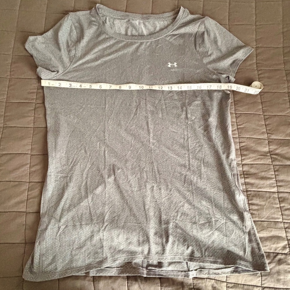 NWOT Womens Grey Under Armour Tee Large